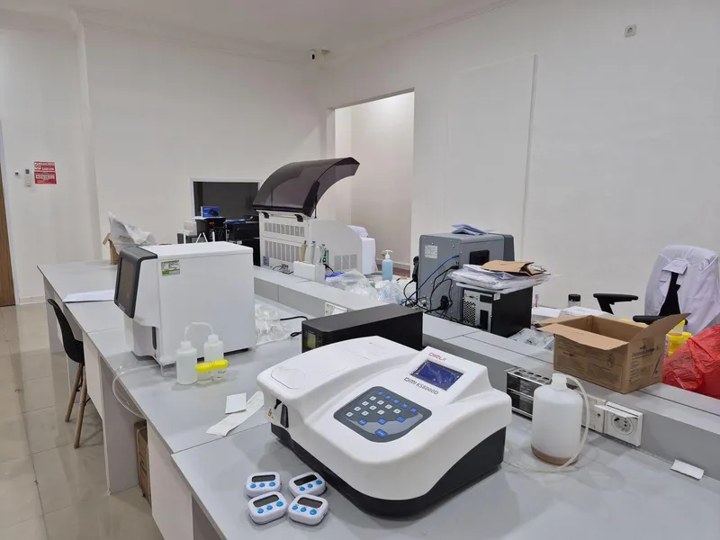Ruang laboratorium OneLab Diagnostics